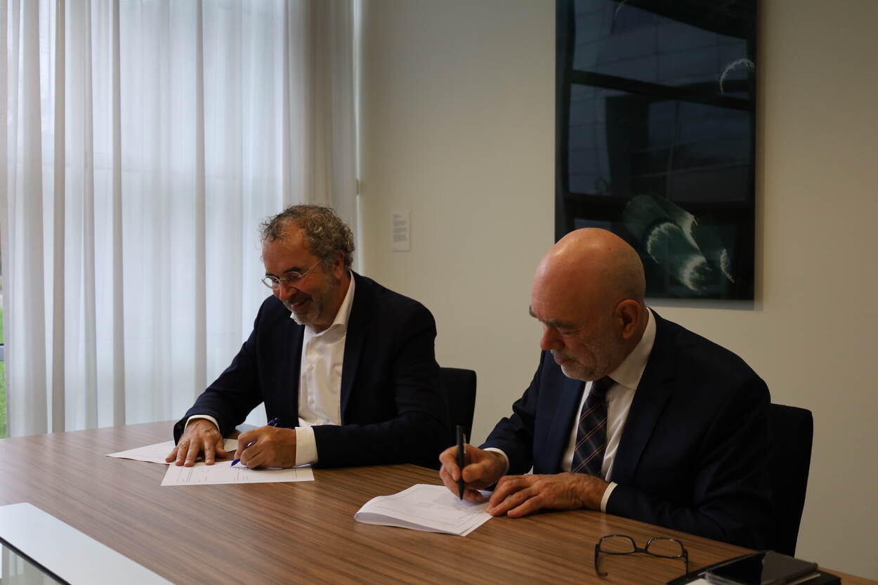 ondertekenen Dany Venema (Directeur Doc-Direkt ) en Wijnand Lodder (algemeen directeur)